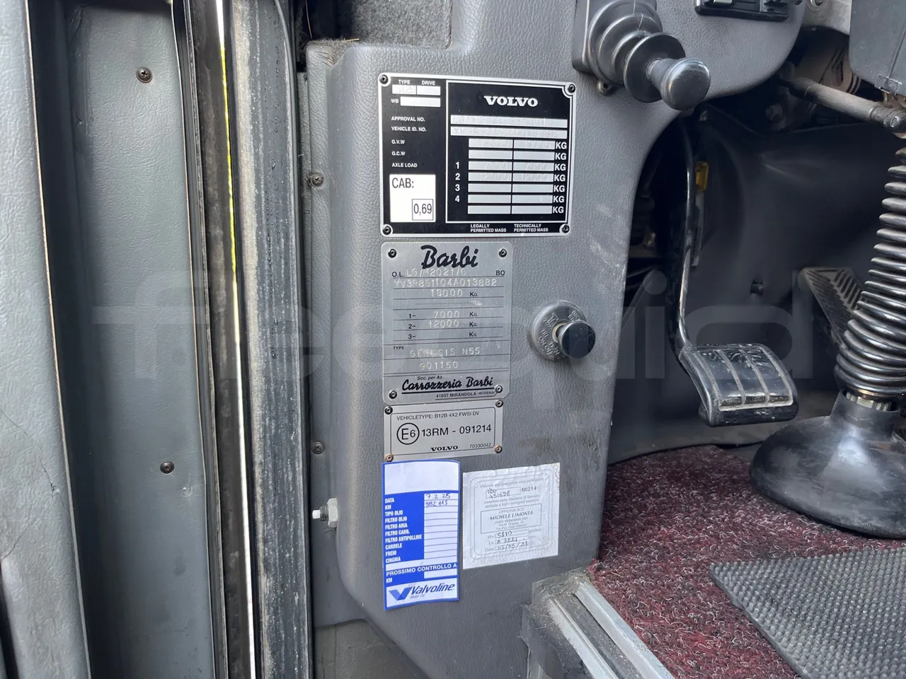 Volvo Barbi Genesis B12B - EUR3 - 309kW - 12.000m - vehicle plate photo