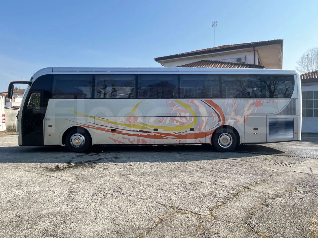 Volvo Barbi Genesis B12B - EUR3 - 309kW - 12.000m - left side photo