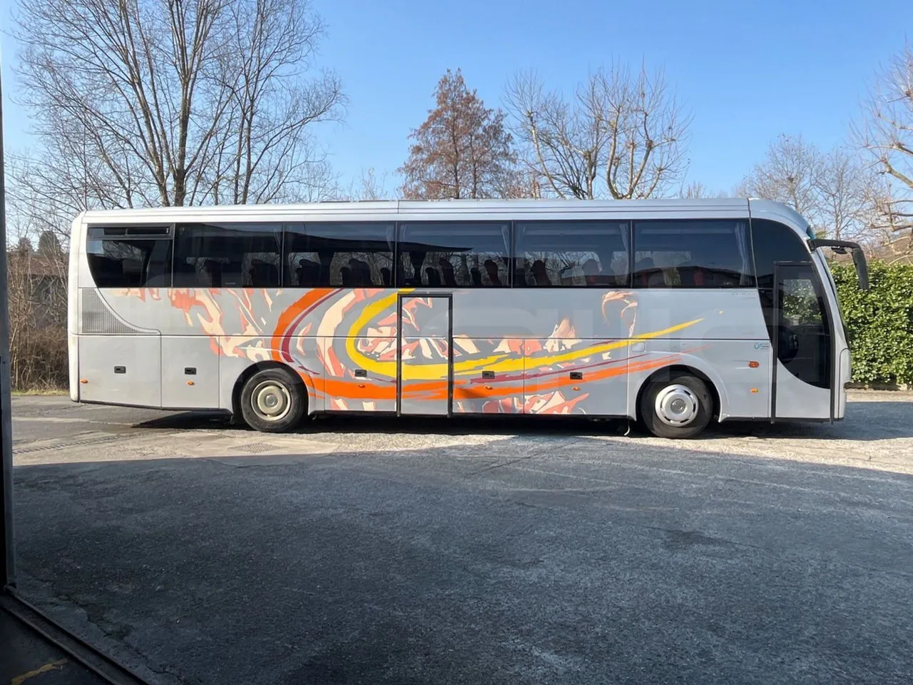 Volvo Barbi Genesis B12B - EUR3 - 309kW - 12.000m - right side doors closed