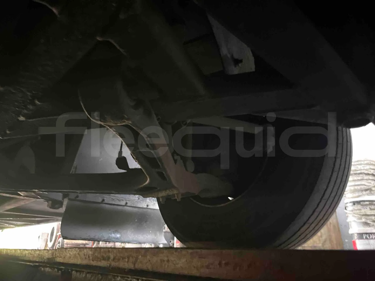 Volvo Barbi Genesis B12B - EUR3 - 309kW - 12.000m - front axle left side