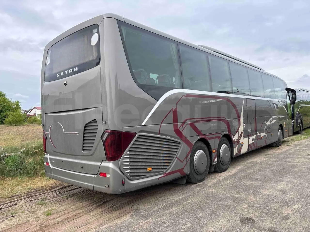 Setra S516 HD - EUR6 - 350kW - 13.115m - 3/4 right rear doors closed