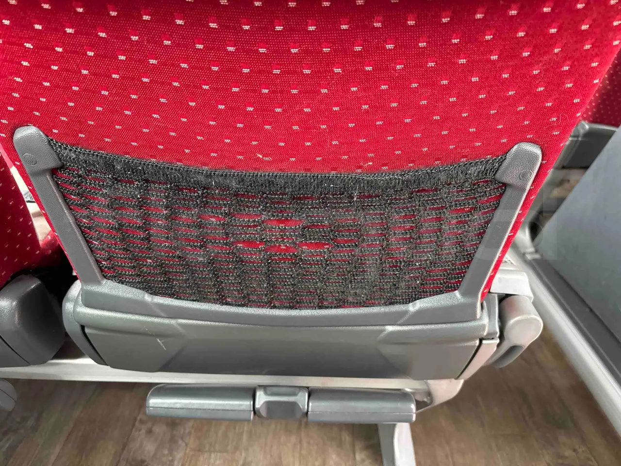 Setra S516 HD - EUR6 - 350kW - 13.115m - mesh detail photo