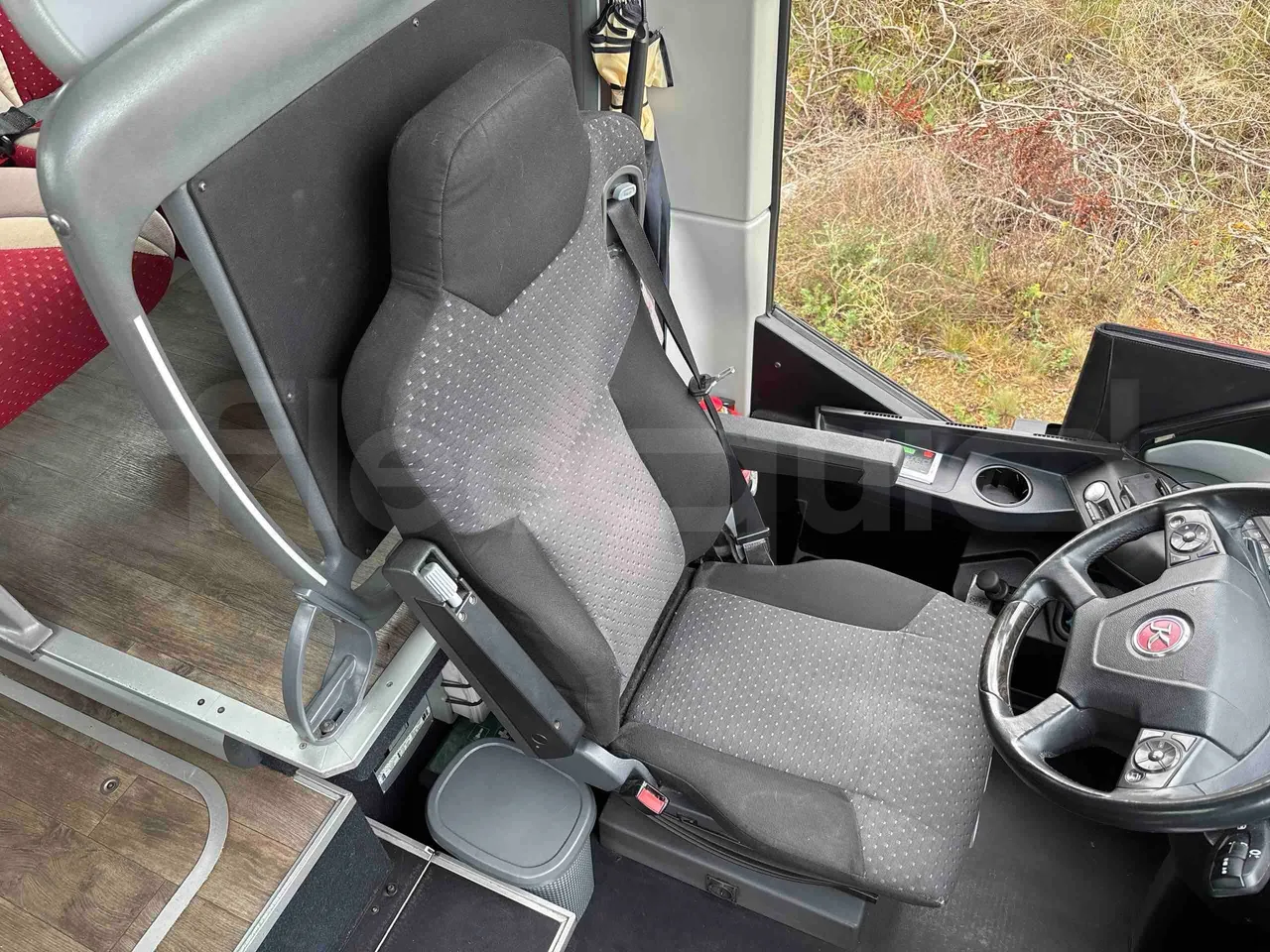 Setra S516 HD - EUR6 - 350kW - 13.115m - driver's seat photo