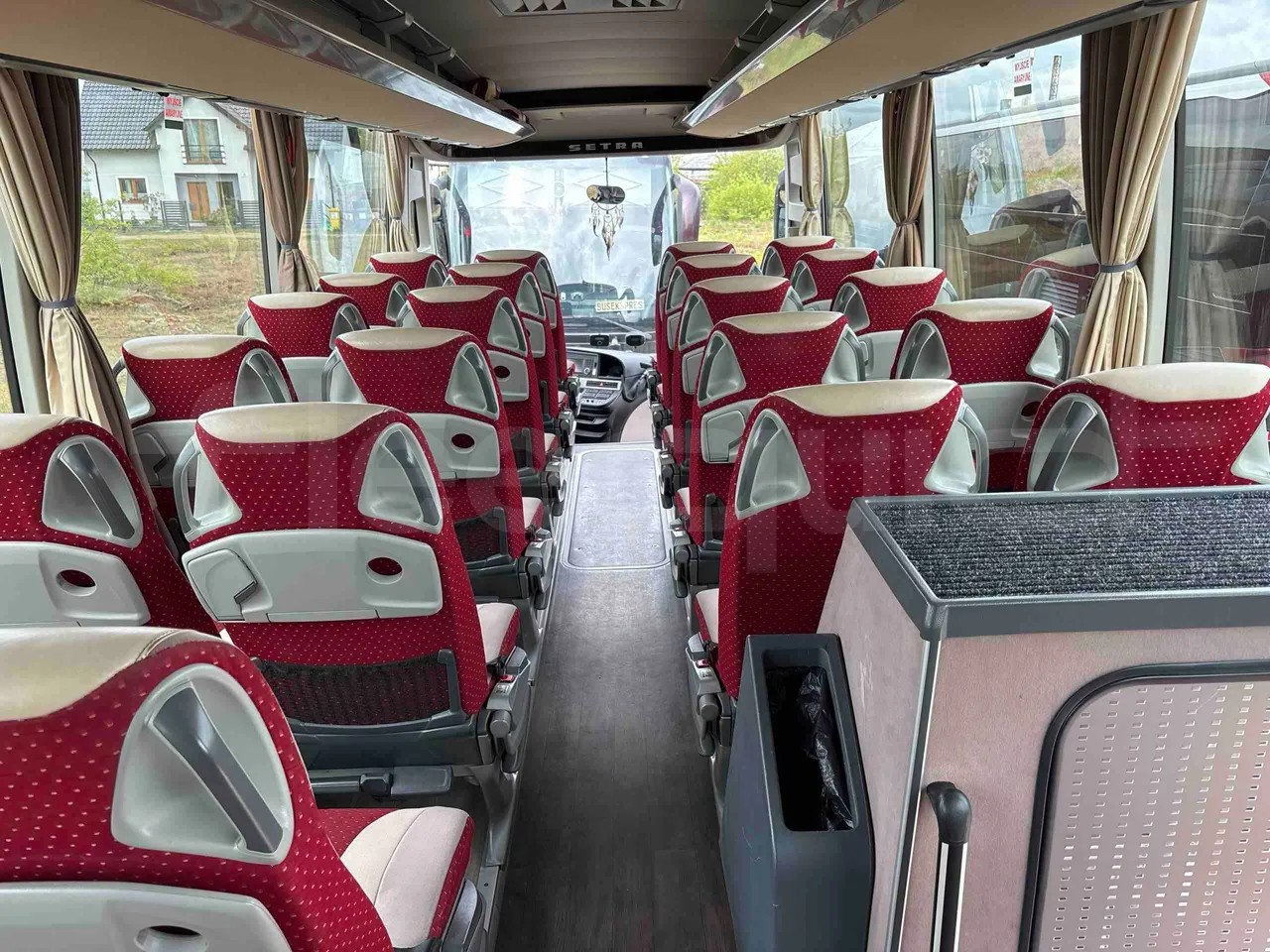 Setra S516 HD - EUR6 - 350kW - 13.115m - forward view middle aisle
