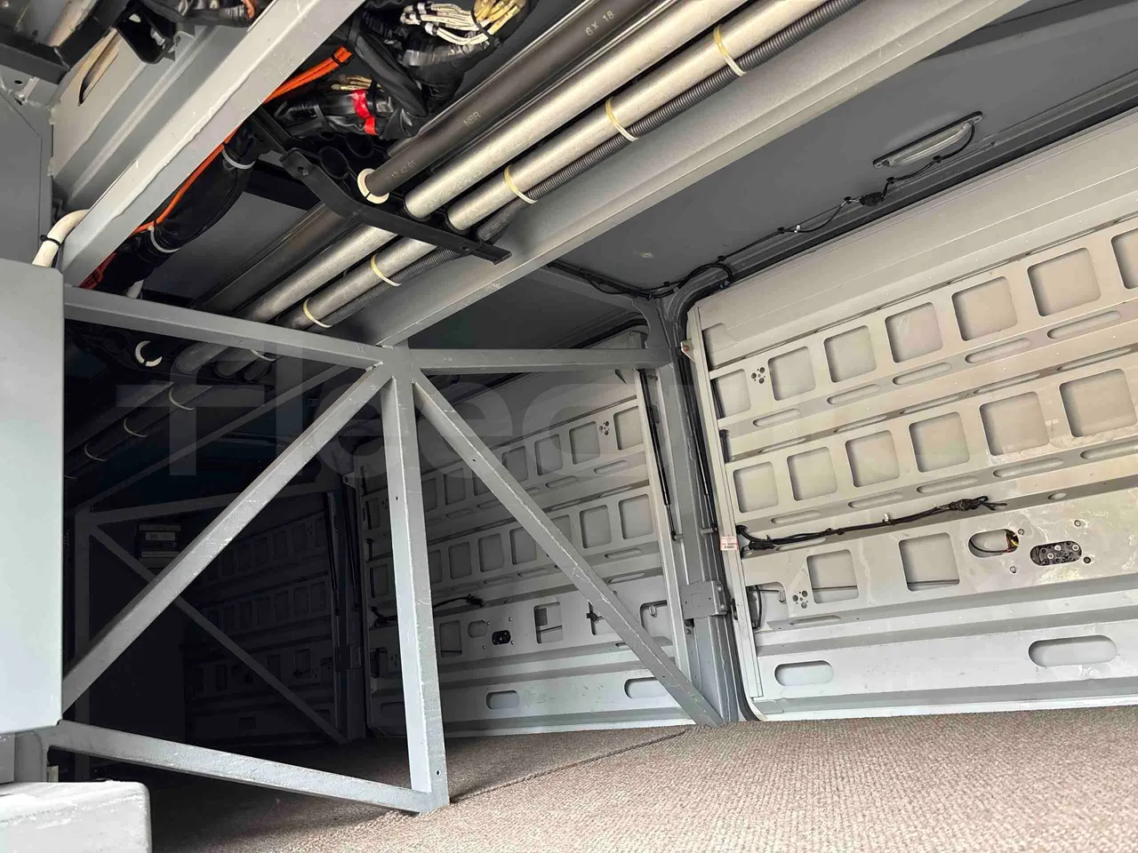 Setra S516 HD - EUR6 - 350kW - 13.115m - internal frame rust check