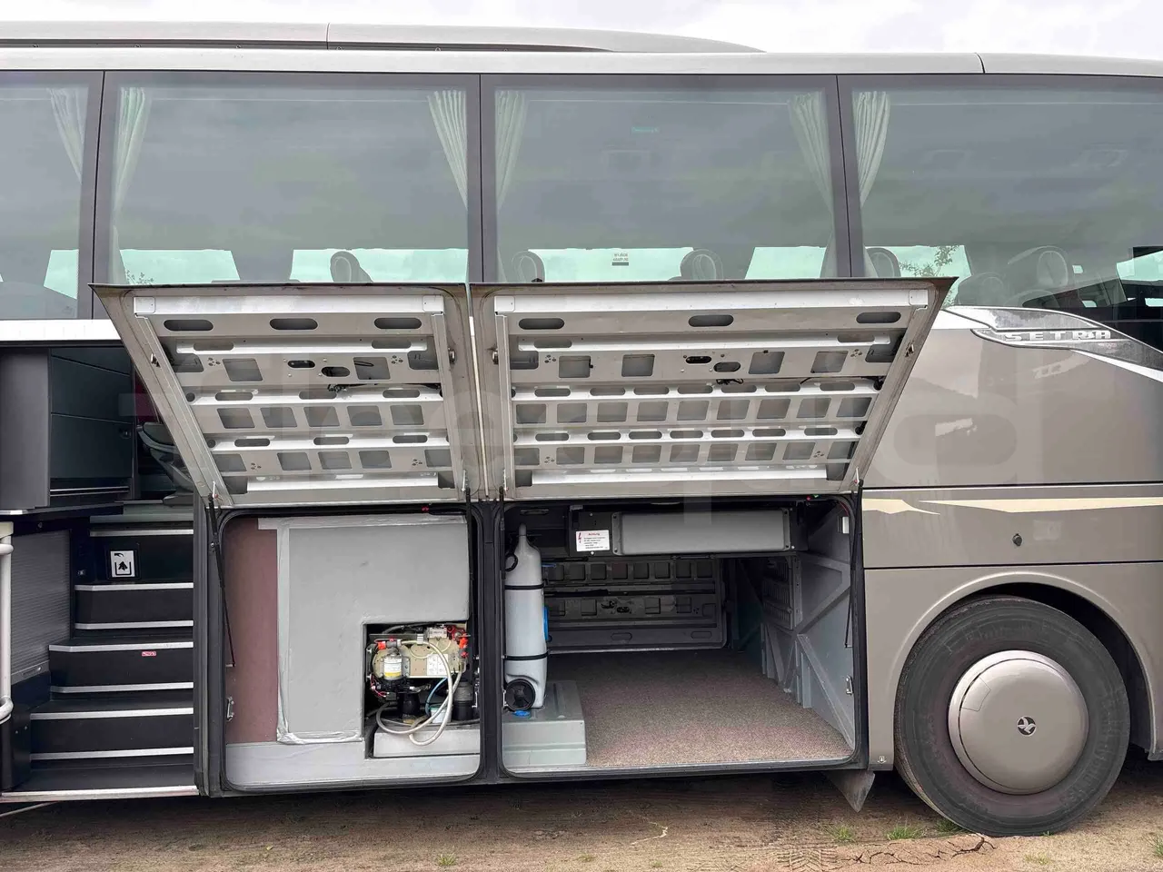 Setra S516 HD - EUR6 - 350kW - 13.115m - luggage rack photo