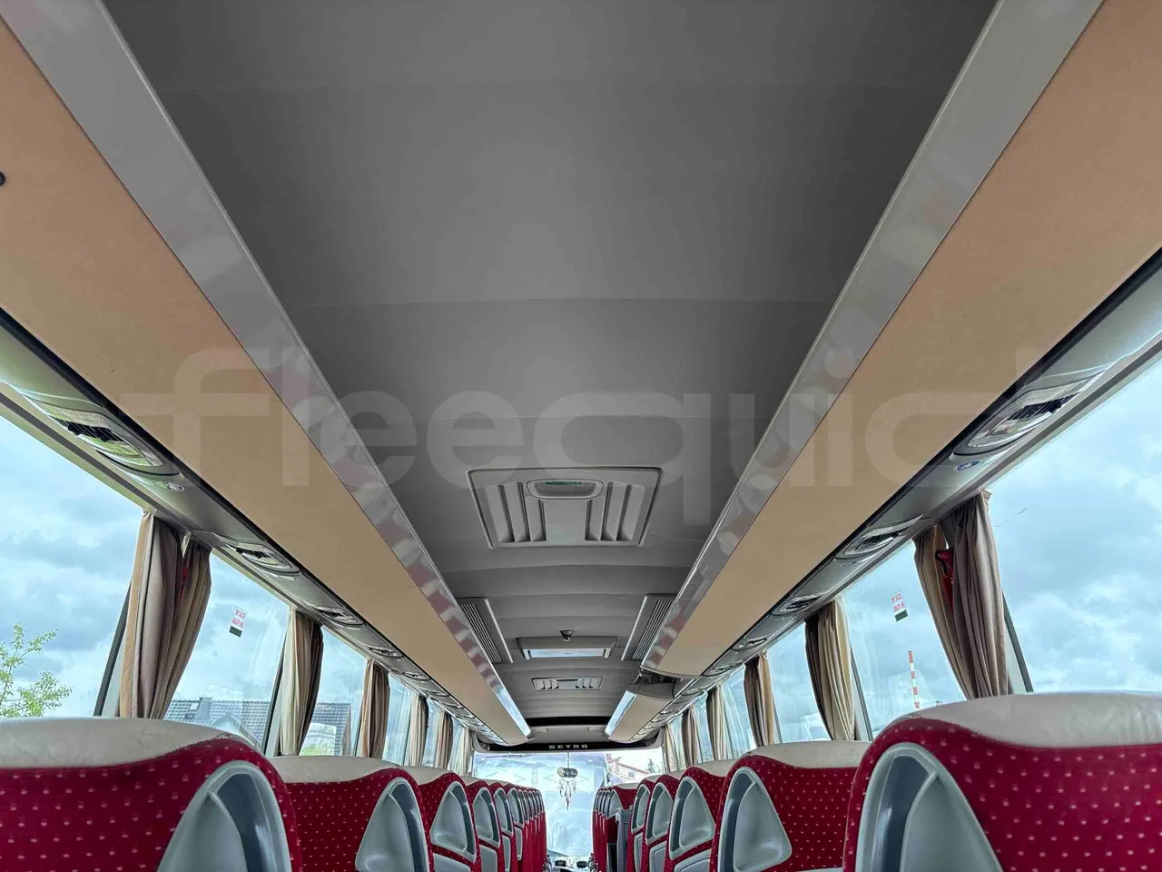 Setra S516 HD - EUR6 - 350kW - 13.115m - overhead compartments photo