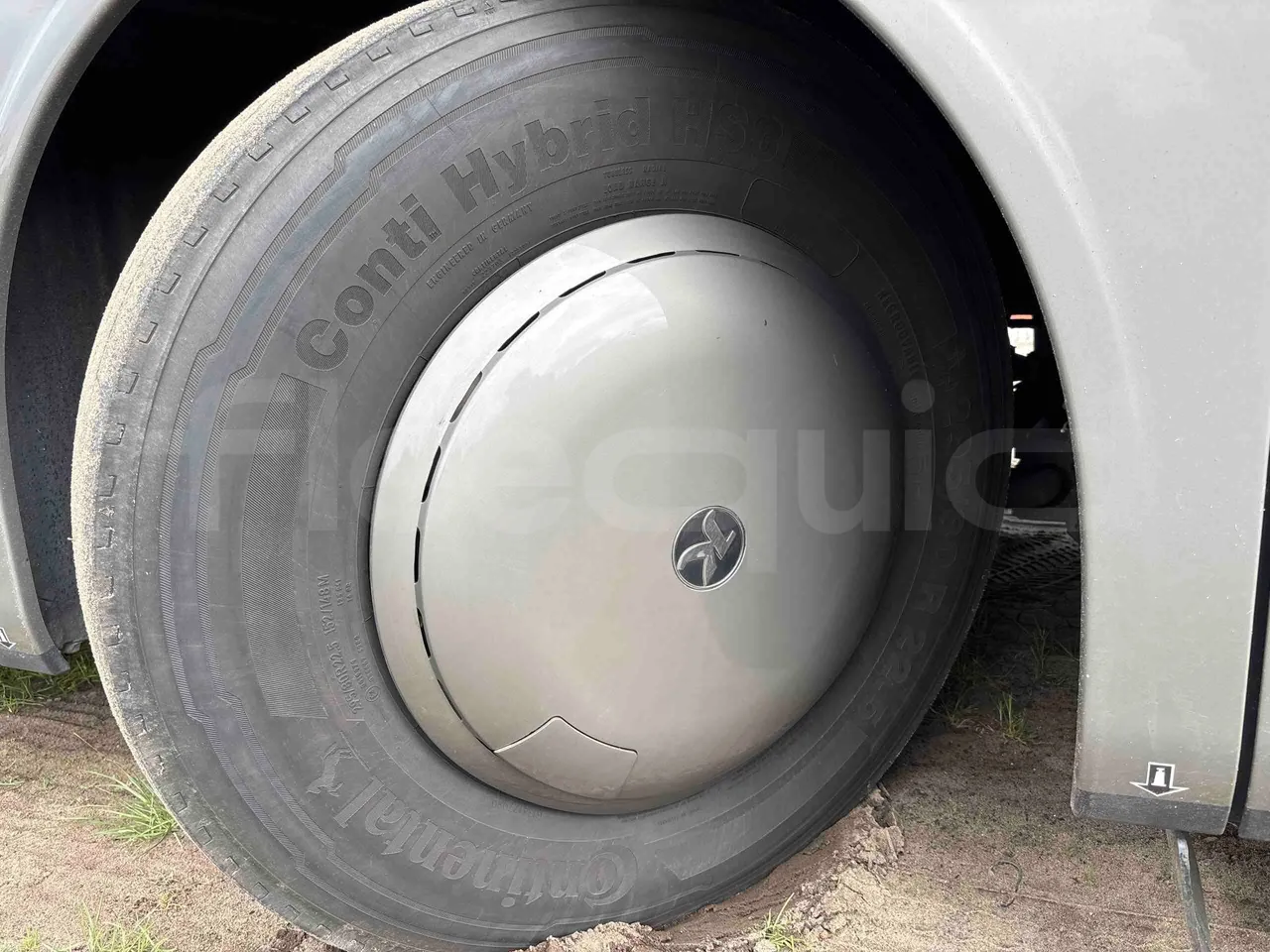 Setra S516 HD - EUR6 - 350kW - 13.115m - front left tire measurements