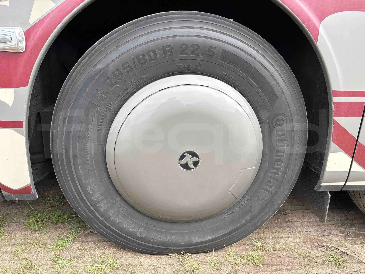 Setra S516 HD - EUR6 - 350kW - 13.115m - rear left tire photo