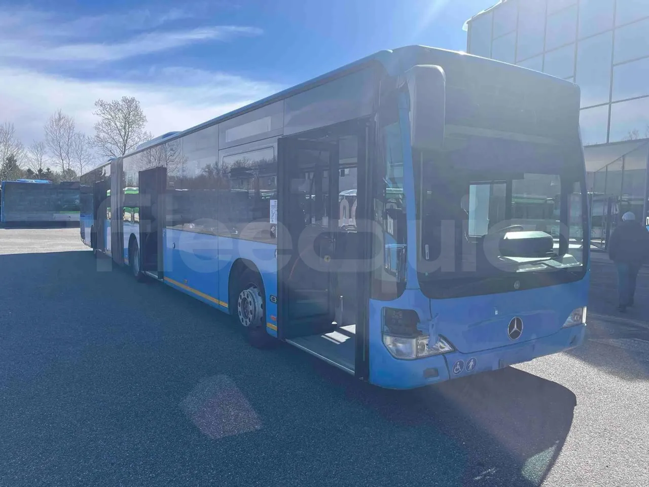 Mercedes-Benz Citaro O530G - Euro4 - 260kW - 17.940mt - 3/4 right front doors open