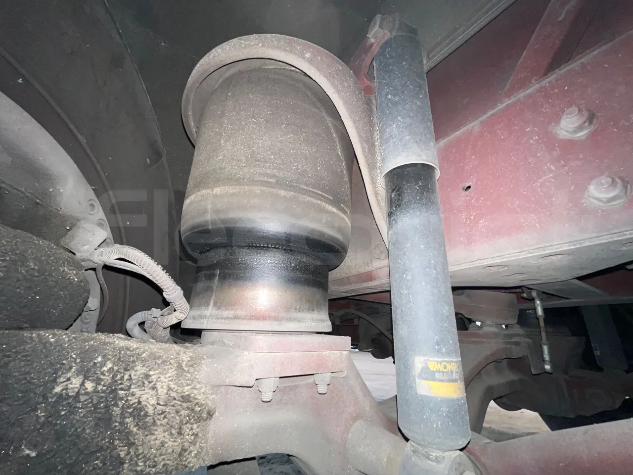 Irisbus Eurorider C-43 -EUR3- 316kW -12m - front shock absorbers left