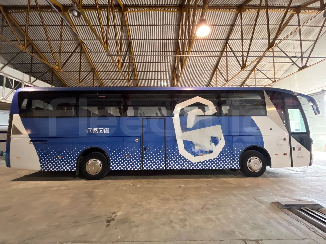 Irisbus Eurorider C-43 -EUR3- 316kW -12m - right side doors closed