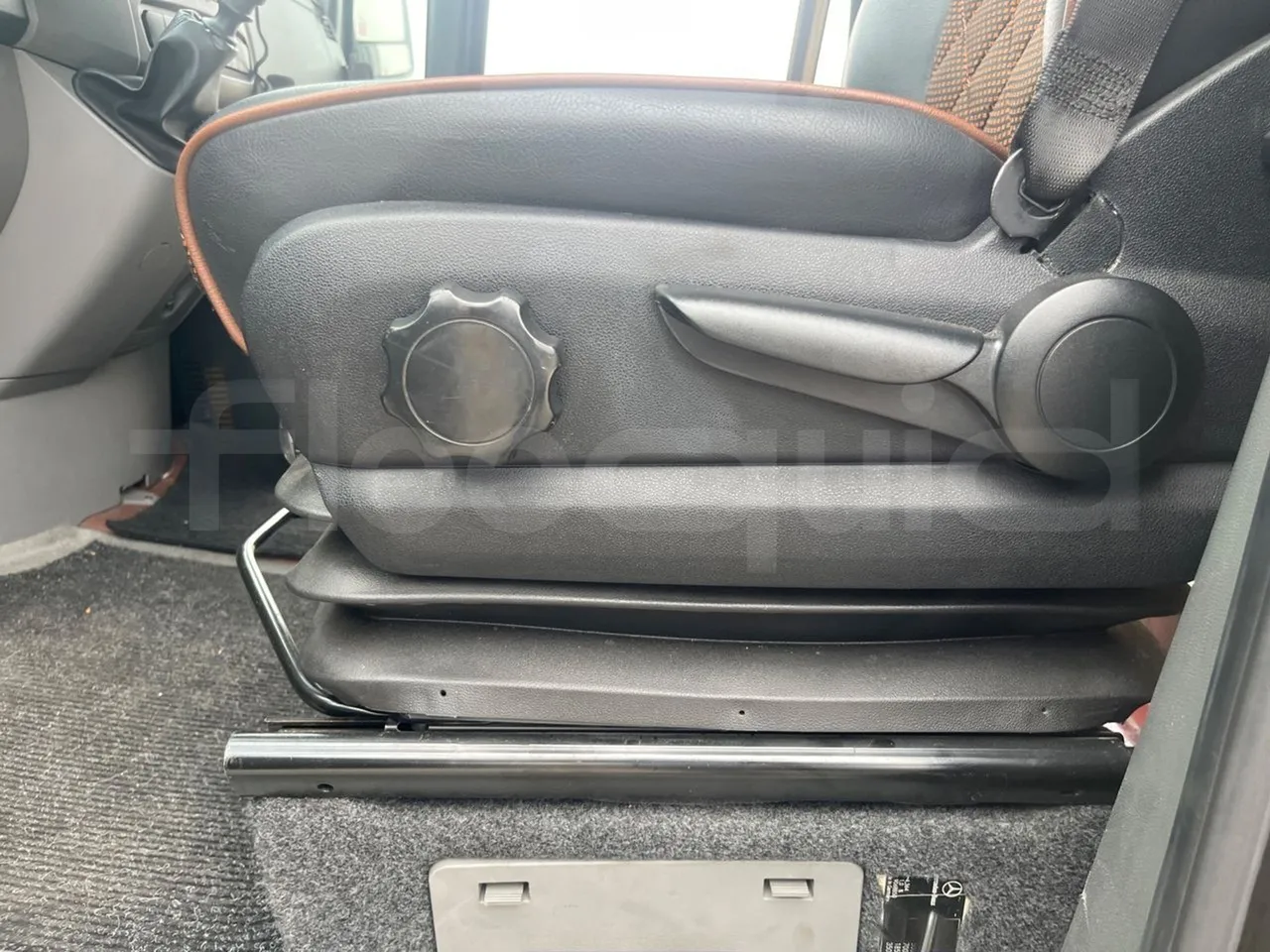 Mercedes-Benz Sprinter 906BB50 - Euro6 -7,36m - 140kw - front door 3 open (mandatory for bus to scrap)