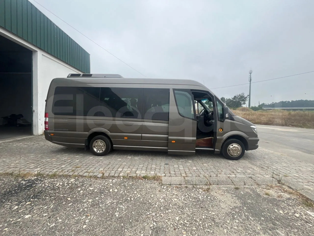 Mercedes-Benz Sprinter 906BB50 - Euro6 -7,36m - 140kw - 3/4 right rear doors closed