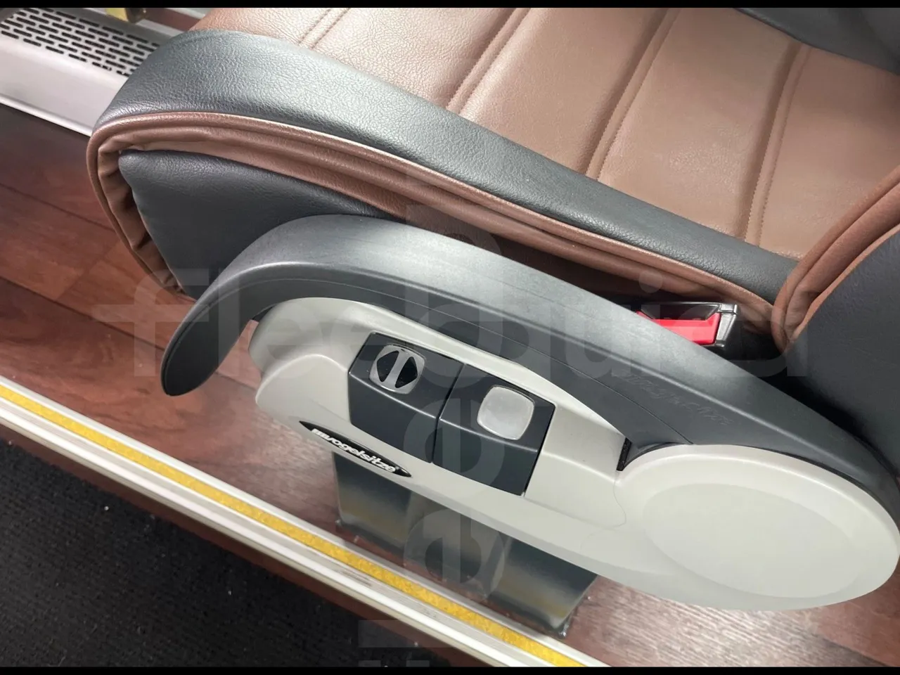 Mercedes-Benz Sprinter 906BB50 - Euro6 -7,36m - 140kw - toilette accessories photo
