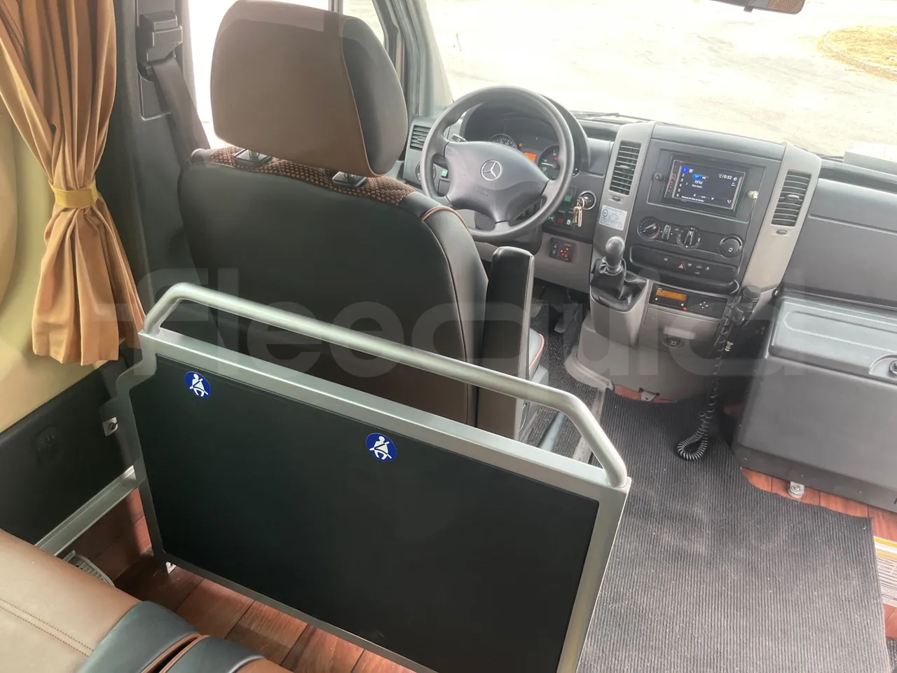 Mercedes-Benz Sprinter 906BB50 - Euro6 -7,36m - 140kw - floor hatches photo