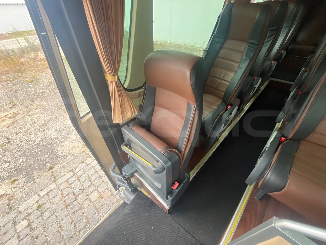 Mercedes-Benz Sprinter 906BB50 - Euro6 -7,36m - 140kw - hostess seat photo