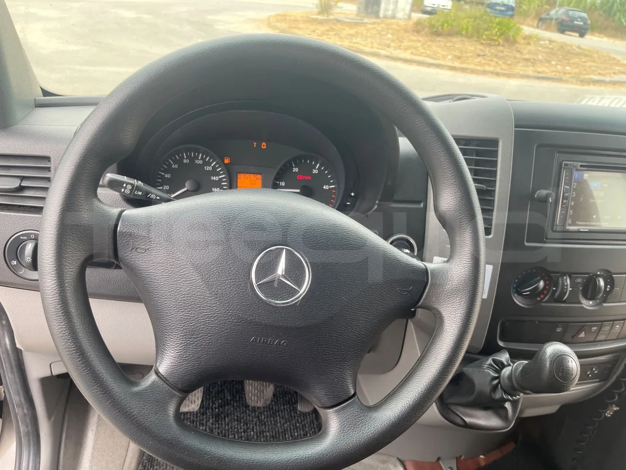 Mercedes-Benz Sprinter 906BB50 - Euro6 -7,36m - 140kw - steering wheel photo