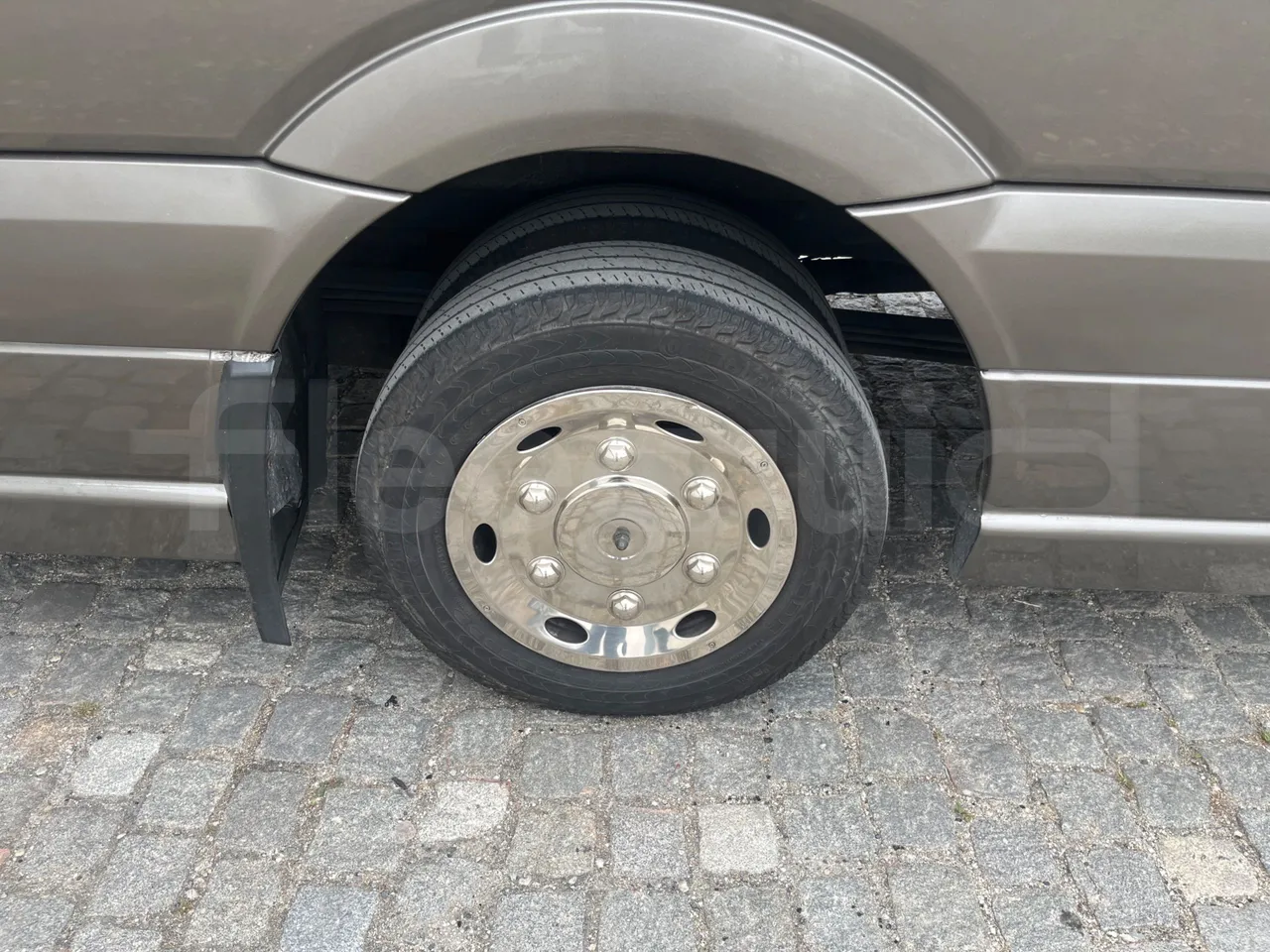 Mercedes-Benz Sprinter 906BB50 - Euro6 -7,36m - 140kw - rear left tire photo