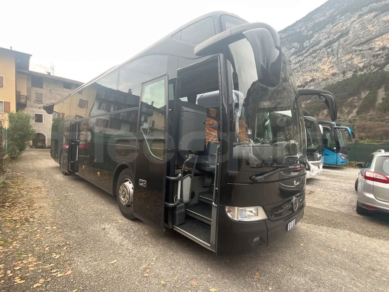 Mercedes-Benz Tourismo RHD-DG3AKAA - Euro6 -315kW -12.140mt - 3/4 right front doors open