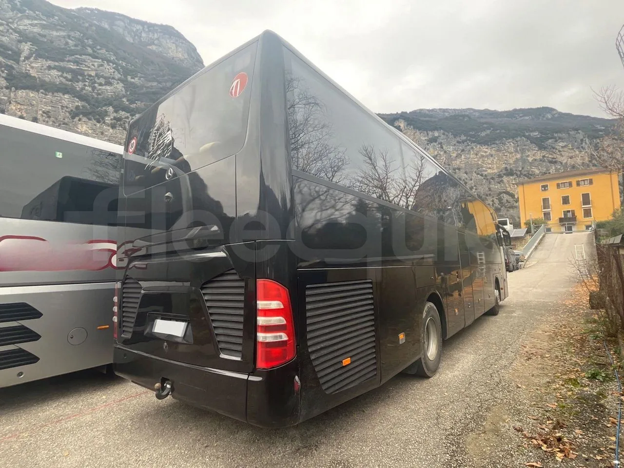 Mercedes-Benz Tourismo RHD-DG3AKAA - Euro6 -315kW -12.140mt - 3/4 right rear doors closed