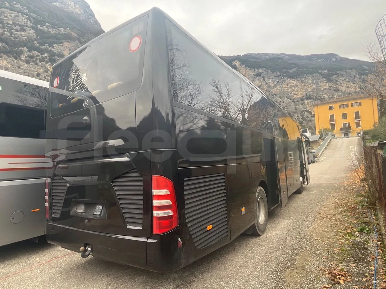 Mercedes-Benz Tourismo RHD-DG3AKAA - Euro6 -315kW -12.140mt - 3/4 right rear doors open