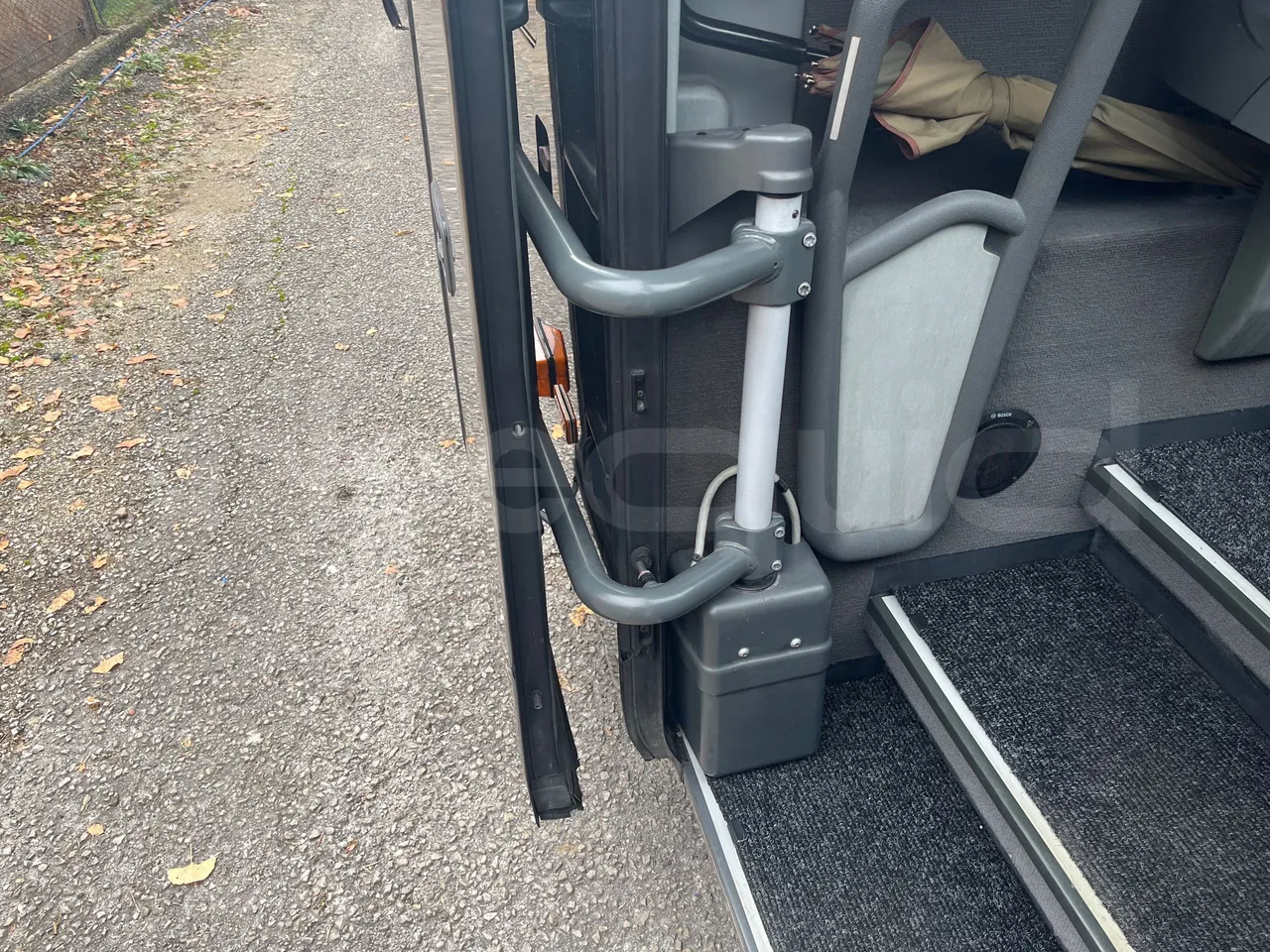 Mercedes-Benz Tourismo RHD-DG3AKAA - Euro6 -315kW -12.140mt - door mechanism photo