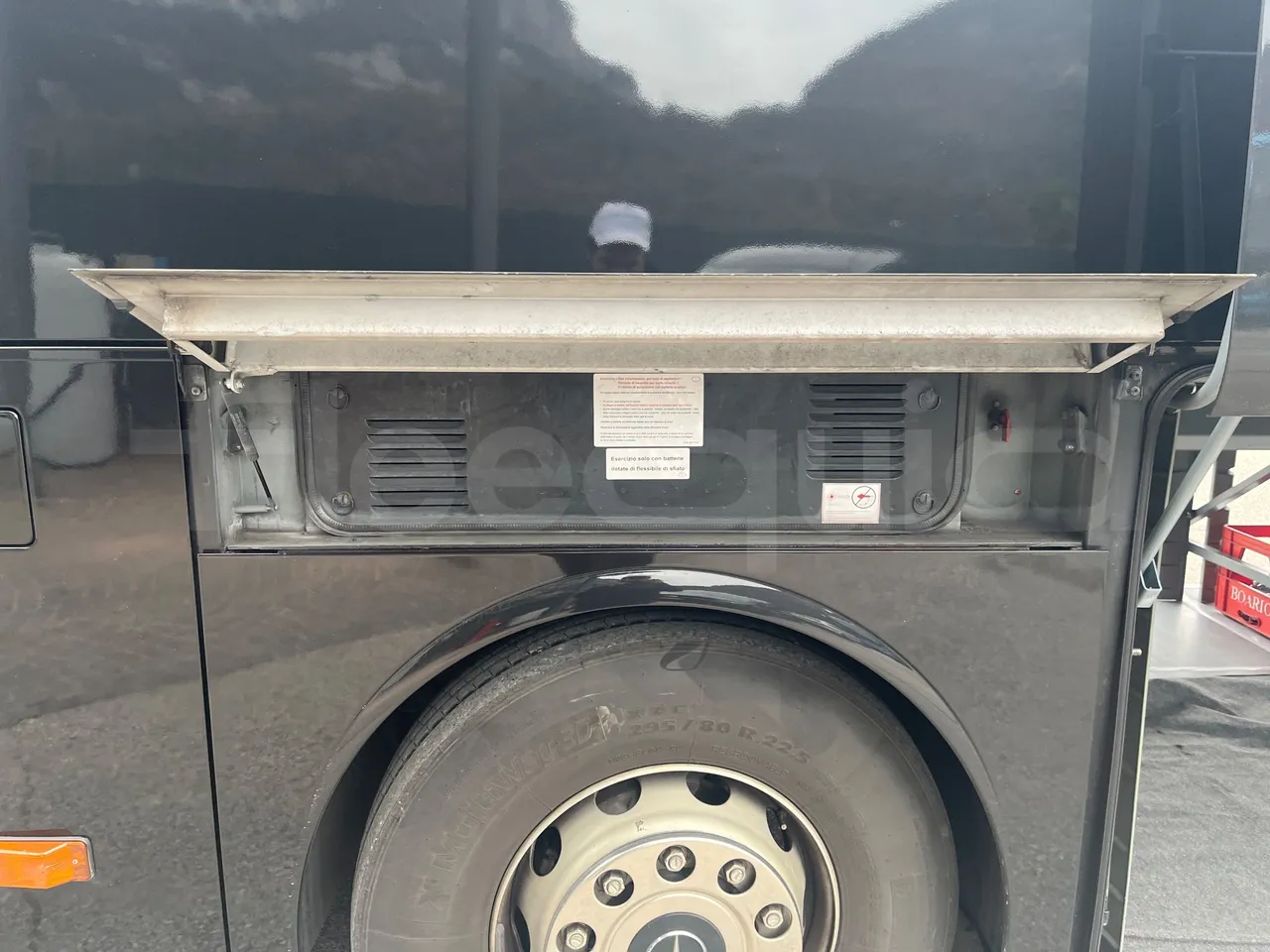 Mercedes-Benz Tourismo RHD-DG3AKAA - Euro6 -315kW -12.140mt - external compartments photo