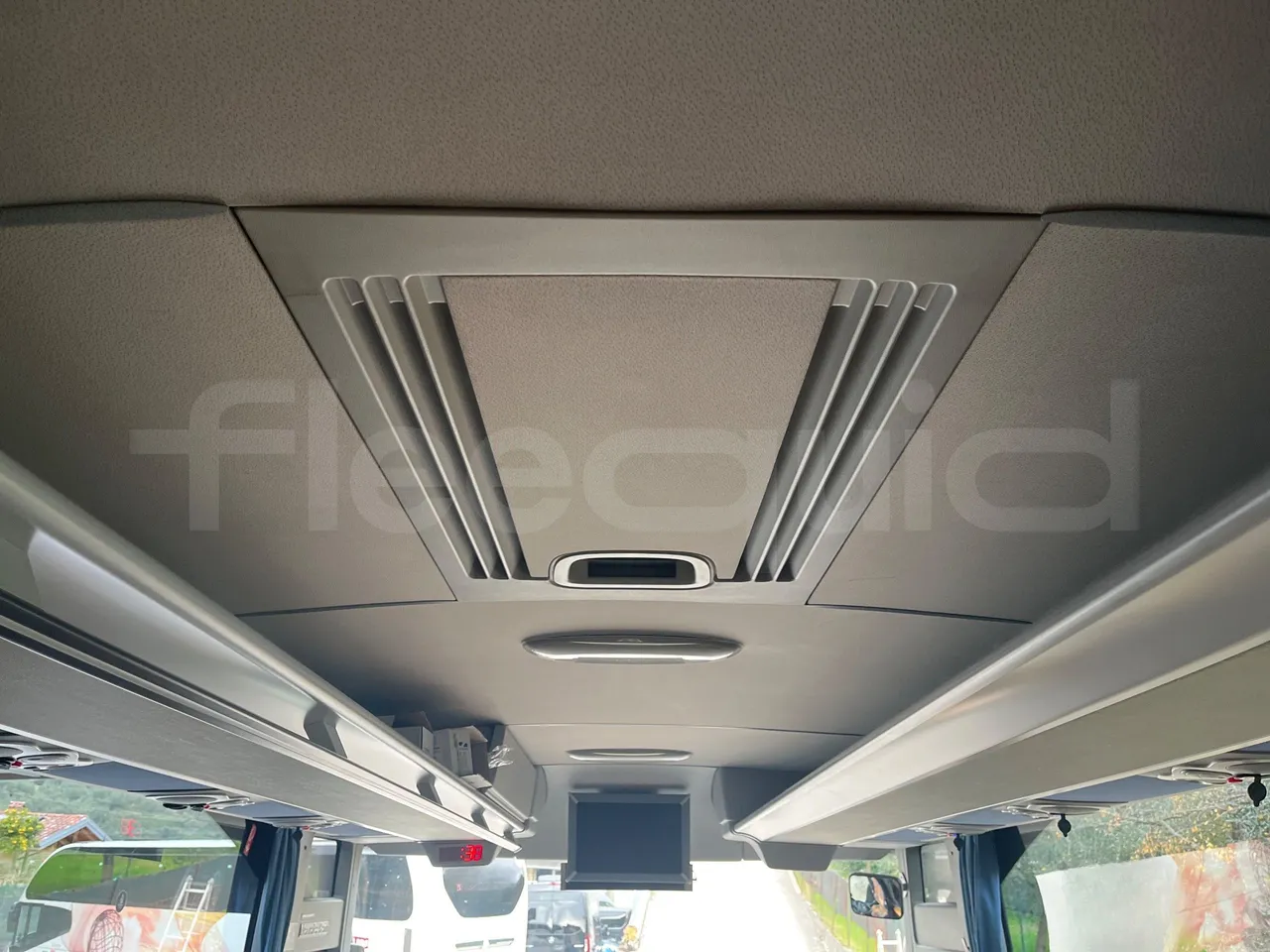 Mercedes-Benz Tourismo RHD-DG3AKAA - Euro6 -315kW -12.140mt - roof hatch 2