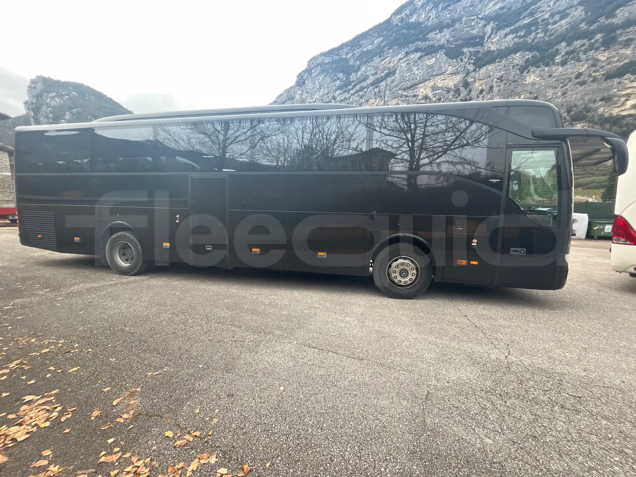 Mercedes-Benz Tourismo RHD-DG3AKAA - Euro6 -315kW -12.140mt - right side doors closed