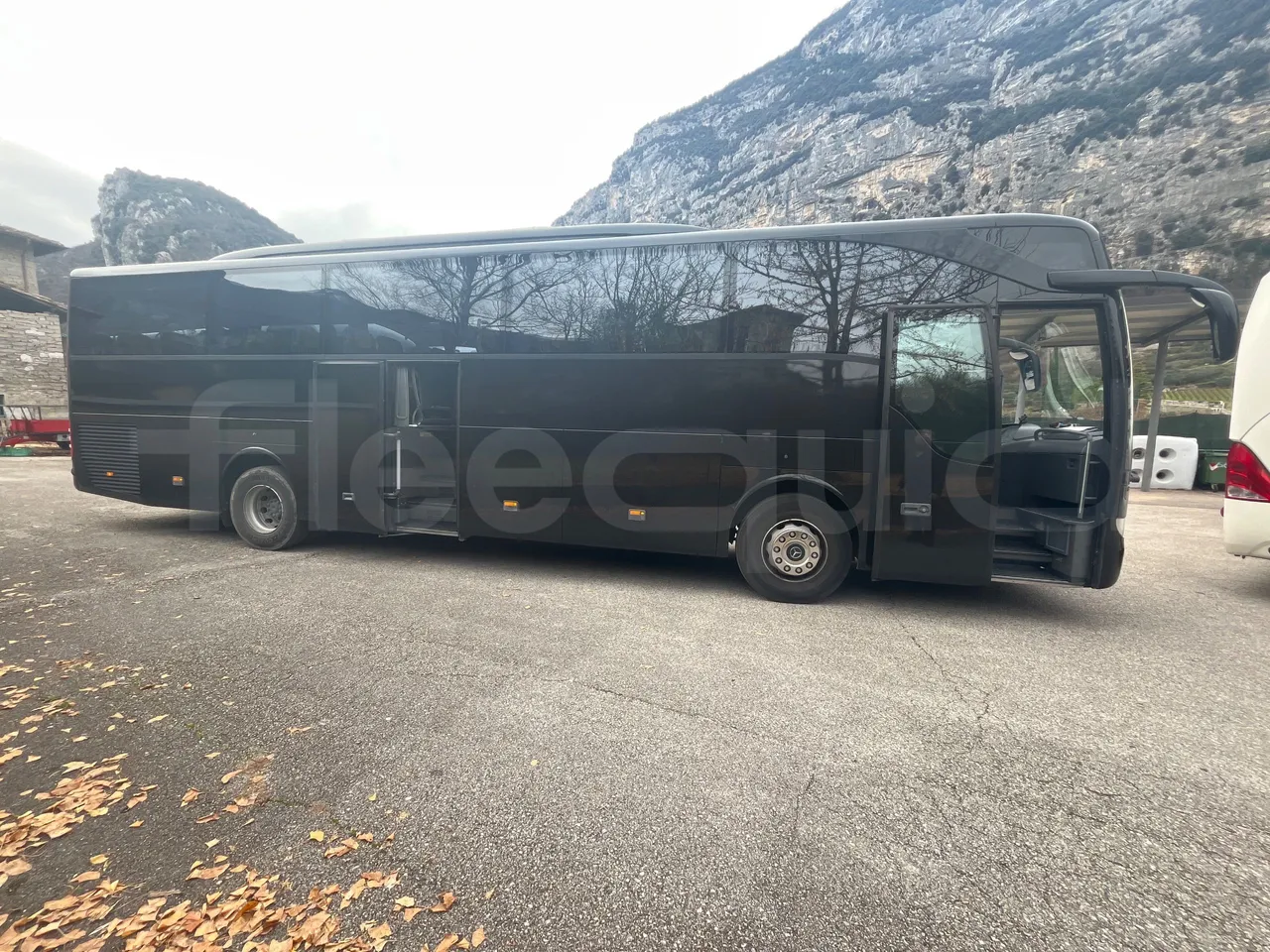 Mercedes-Benz Tourismo RHD-DG3AKAA - Euro6 -315kW -12.140mt - right side doors open