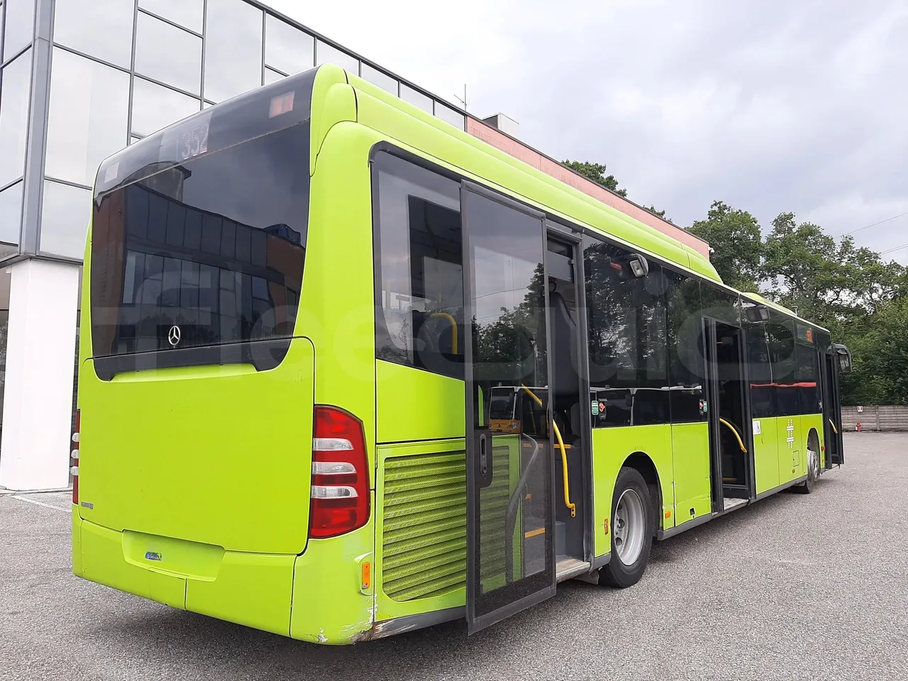 Mercedes-Benz Citaro O 530 LE - Euro5 - 220kW - 13.057mt - 3/4 right rear doors open