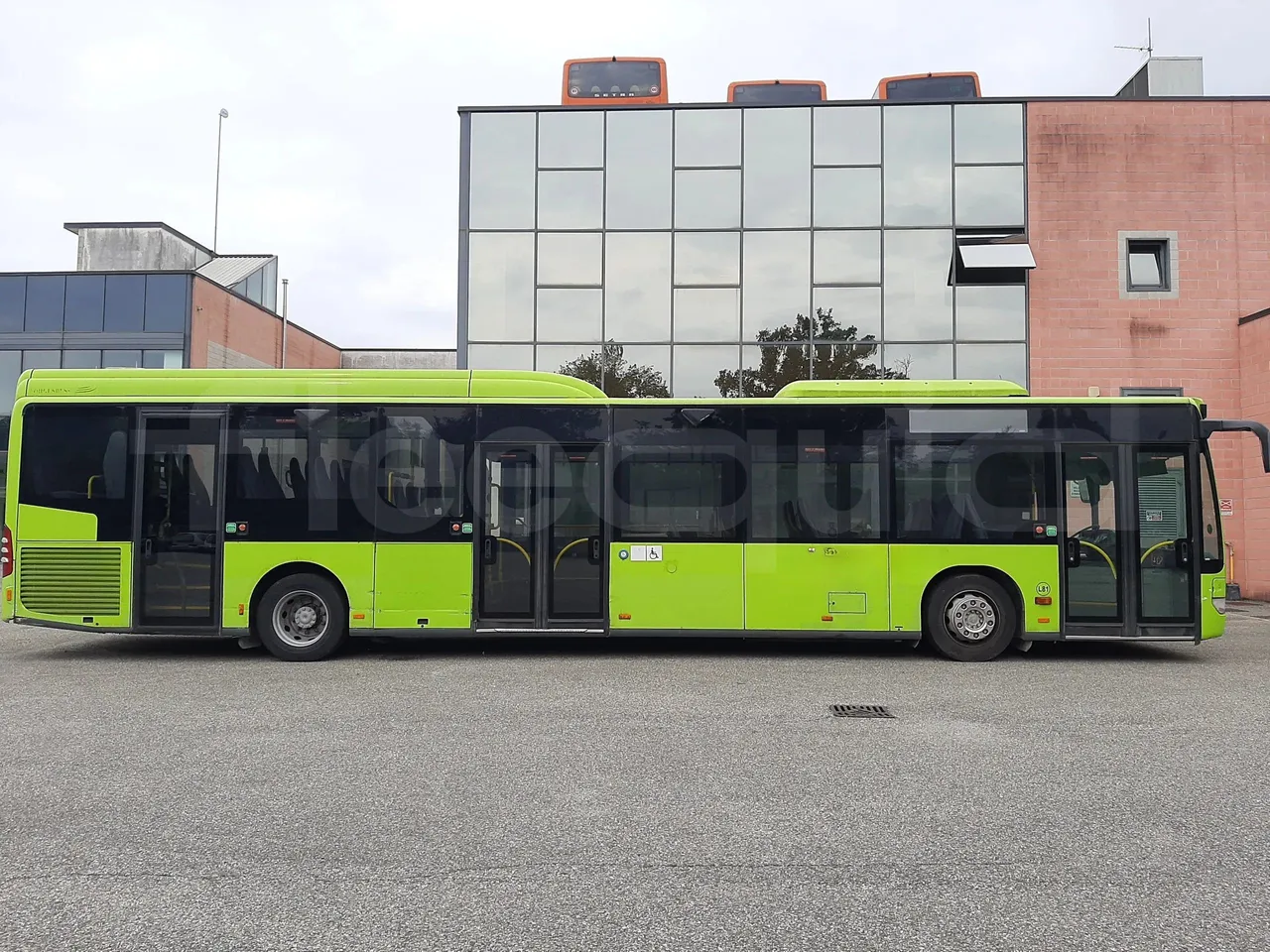 Mercedes-Benz Citaro O 530 LE - Euro5 - 220kW - 13.057mt - right side doors closed