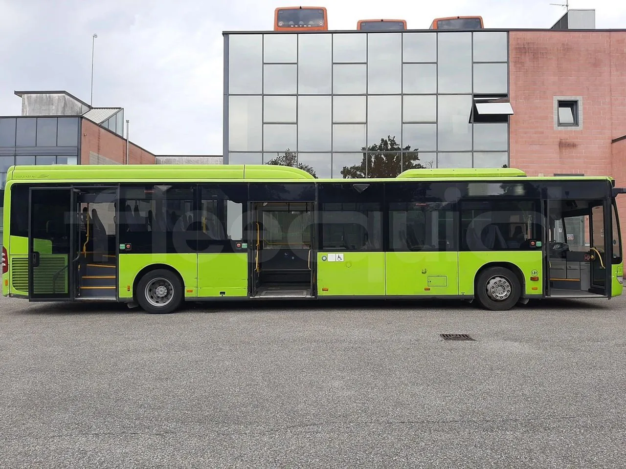 Mercedes-Benz Citaro O 530 LE - Euro5 - 220kW - 13.057mt - right side doors open