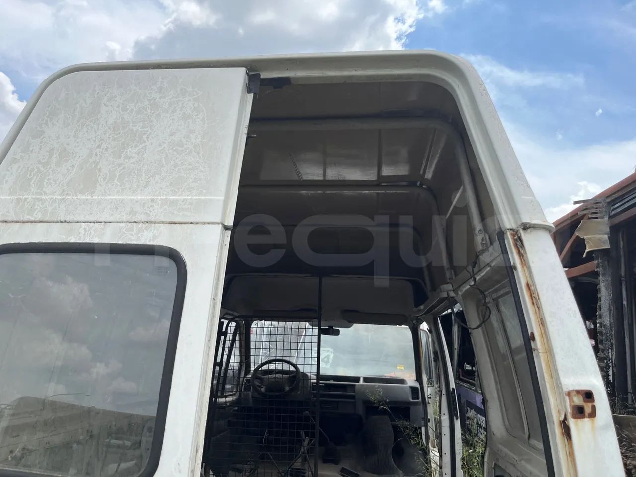 Ford Transit 150S/ Euro 1 - 59 Kw - 4,616 Mt - 3/4 right rear doors closed