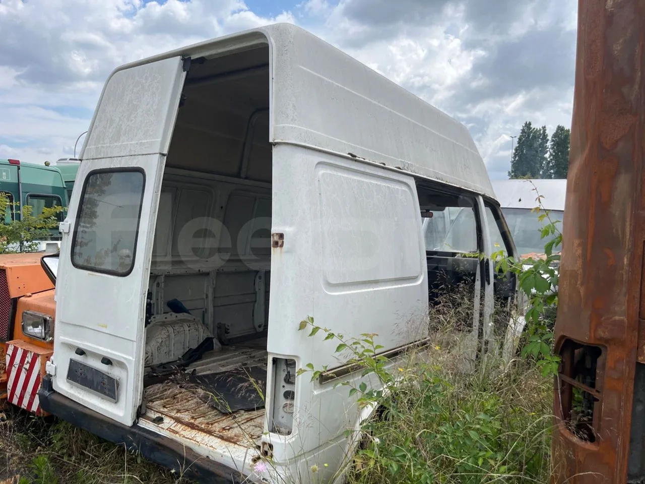 Ford Transit 150S/ Euro 1 - 59 Kw - 4,616 Mt - Base cover photo