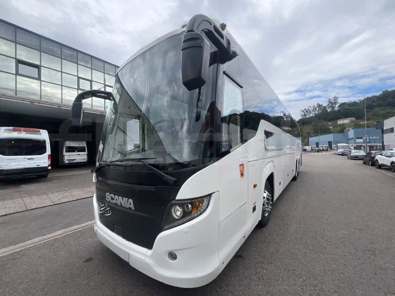 Scania Touring HD 3A8T33A - EUR6 - 331kW - 13.7m - 3/4 front left (mandatory for bus to scrap)
