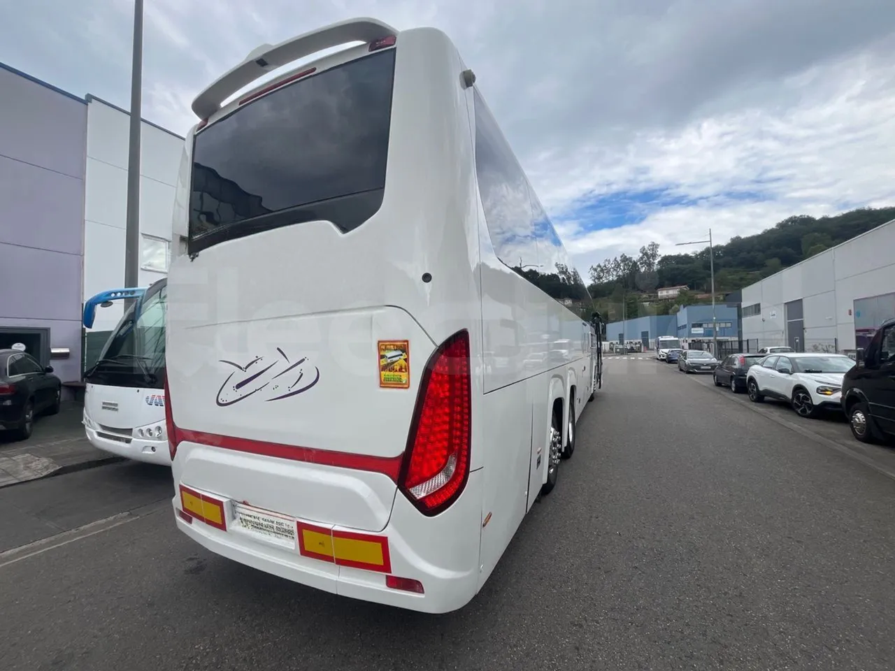 Scania Touring HD 3A8T33A - EUR6 - 331kW - 13.7m - 3/4 right rear doors closed