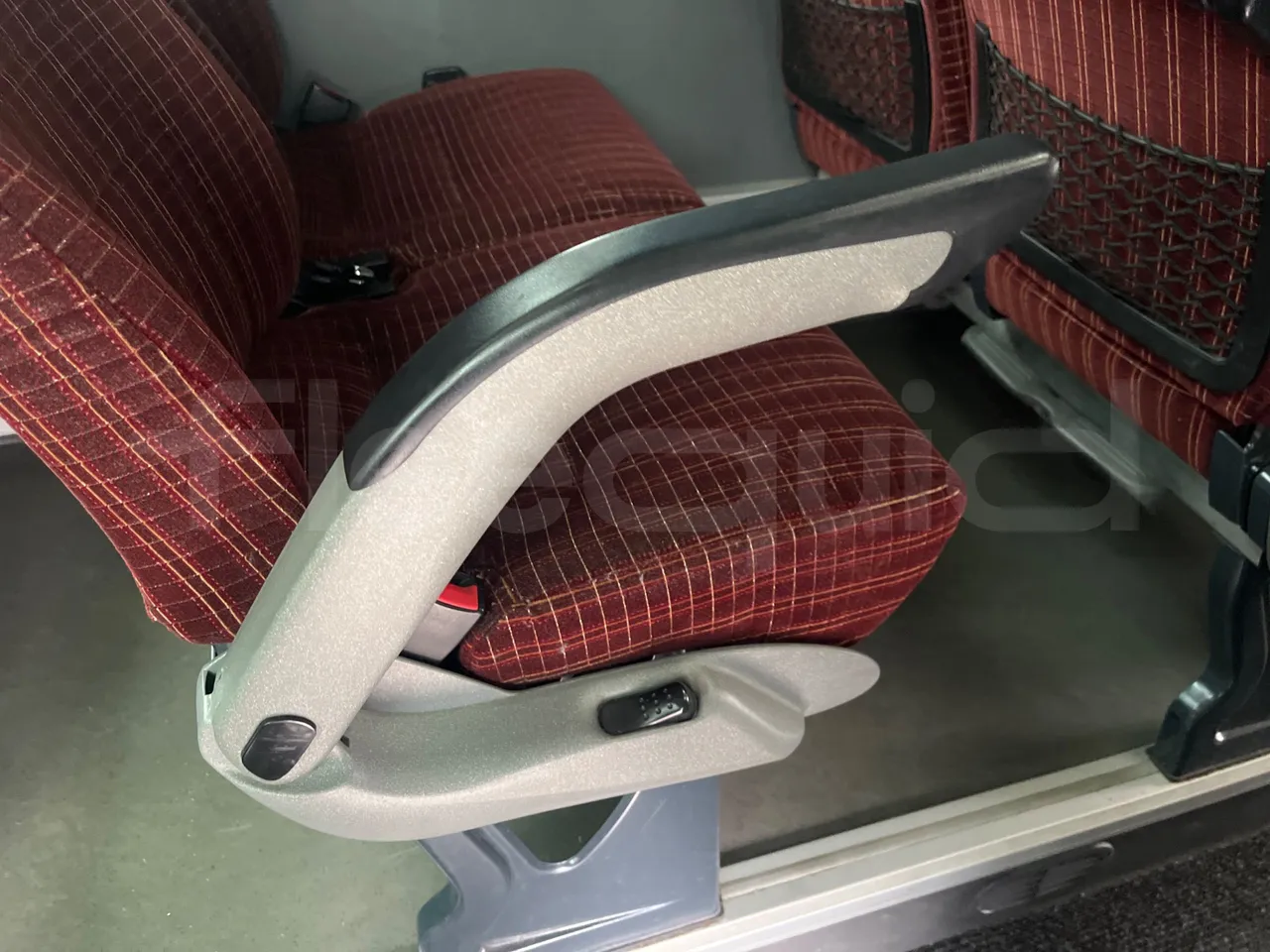 Scania Touring HD 3A8T33A - EUR6 - 331kW - 13.7m - armrest detail photo