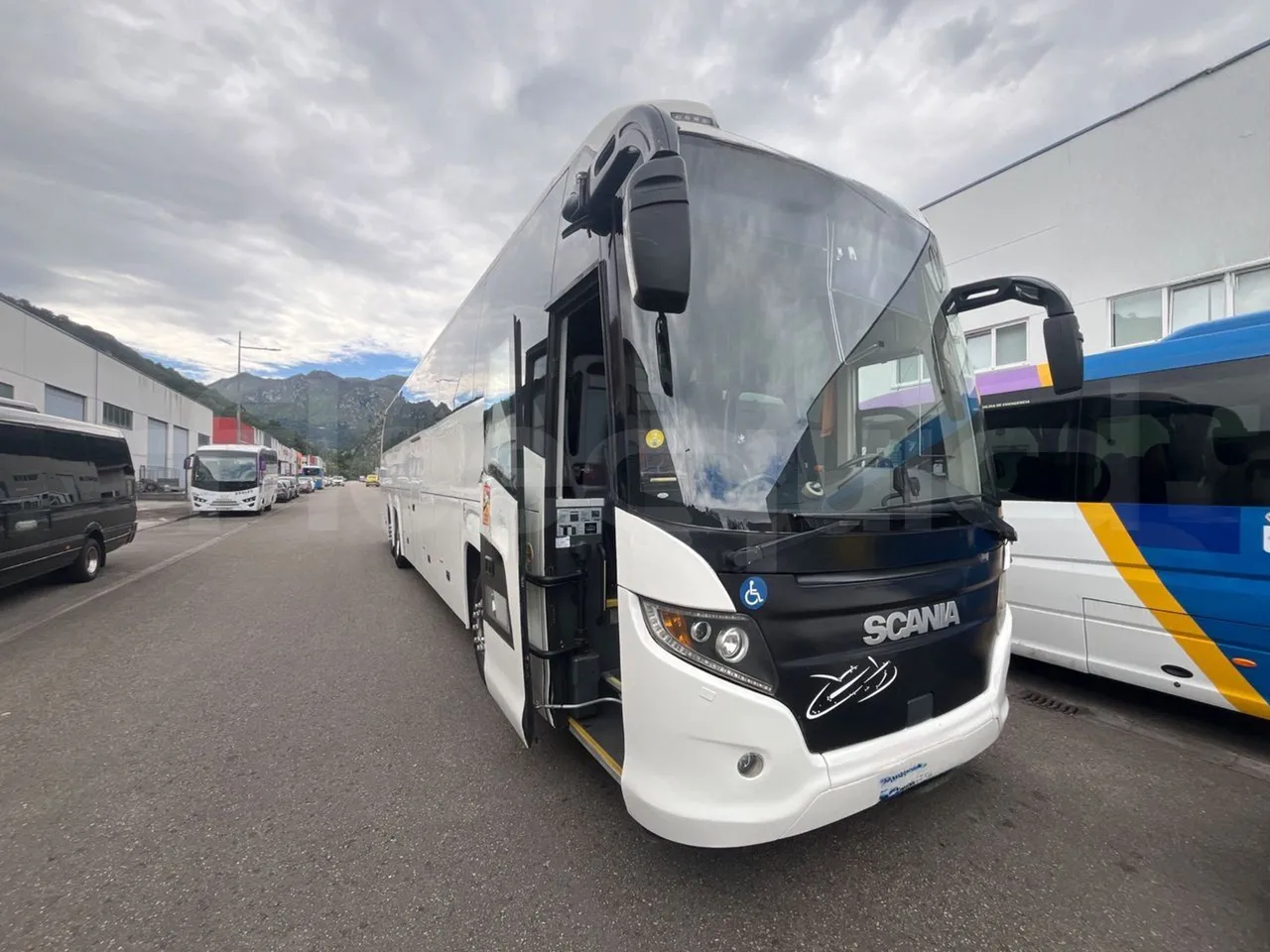 Scania Touring HD 3A8T33A - EUR6 - 331kW - 13.7m - Base cover photo