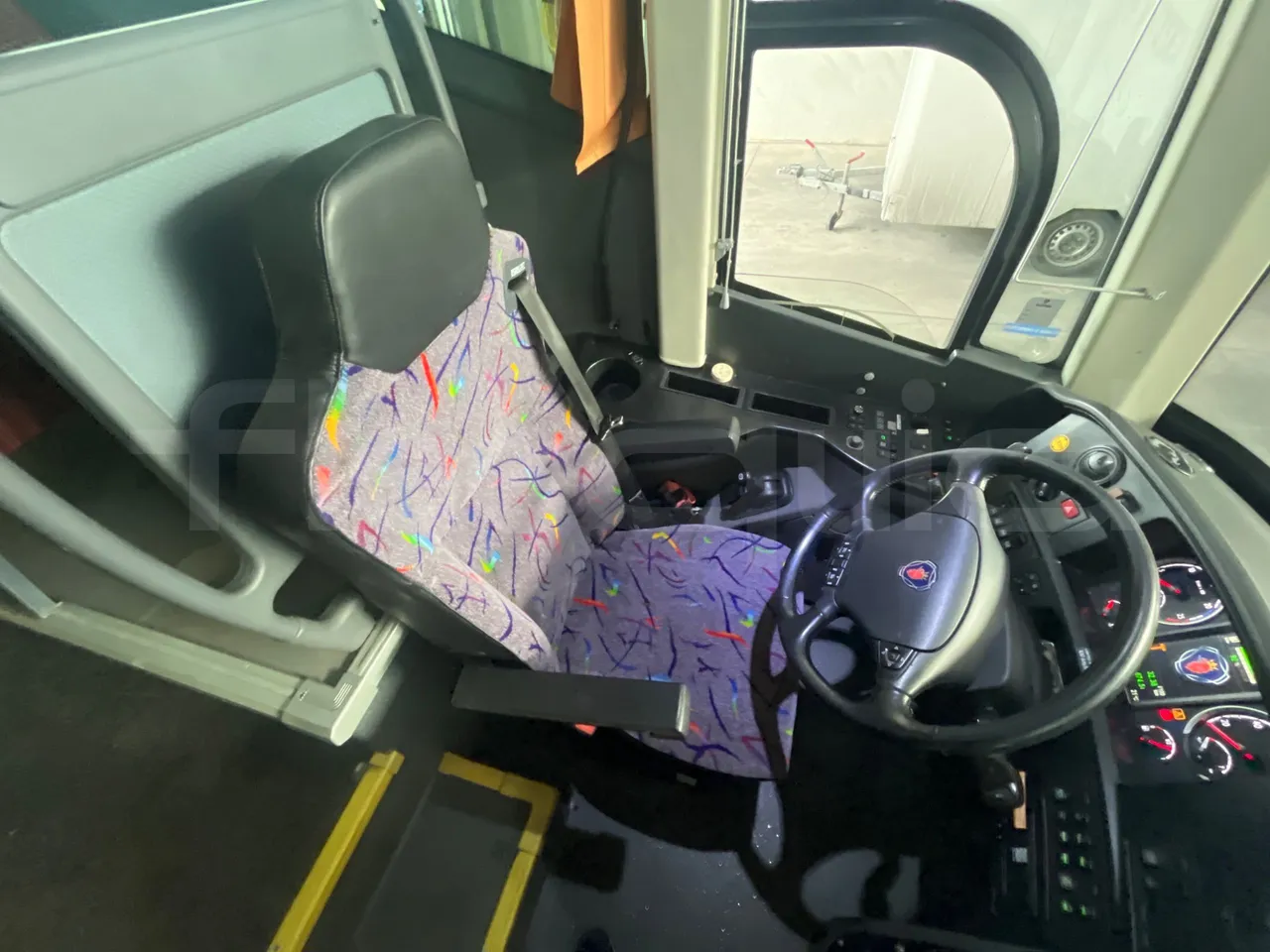 Scania Touring HD 3A8T33A - EUR6 - 331kW - 13.7m - driver's seat photo (mandatory for bus to scrap)