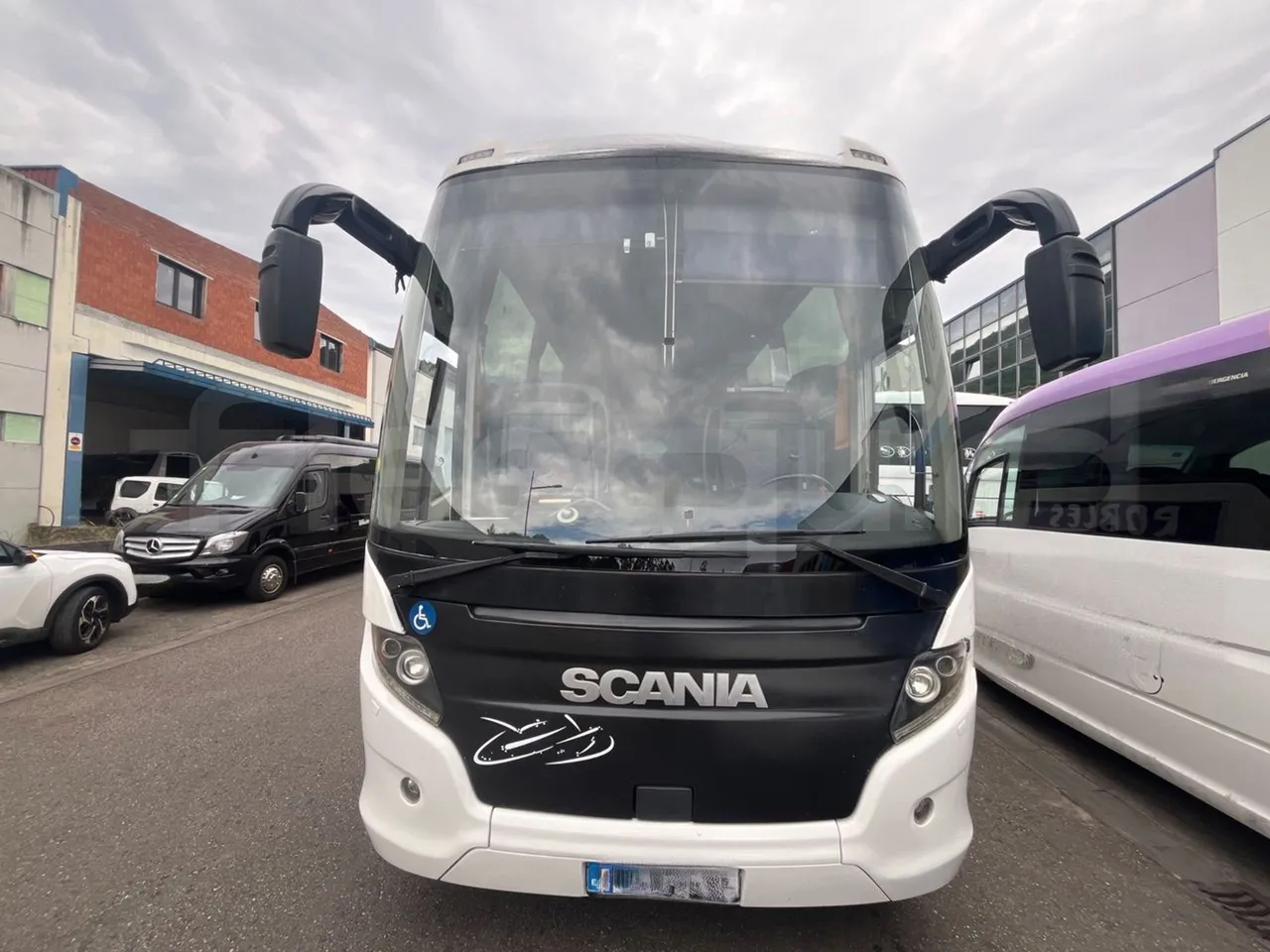 Scania Touring HD 3A8T33A - EUR6 - 331kW - 13.7m - front photo