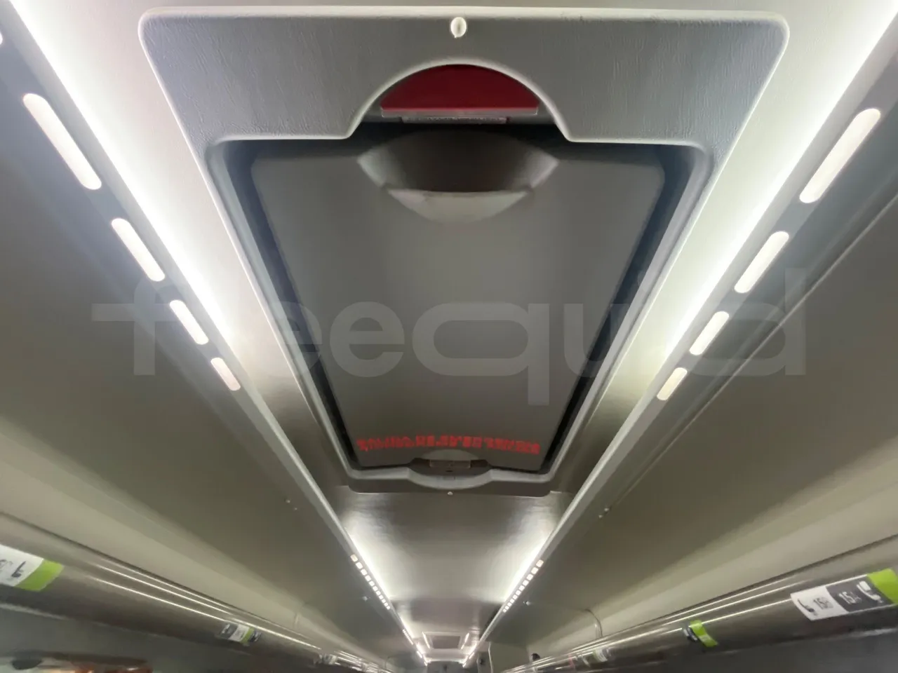 Scania Touring HD 3A8T33A - EUR6 - 331kW - 13.7m - roof hatch 1