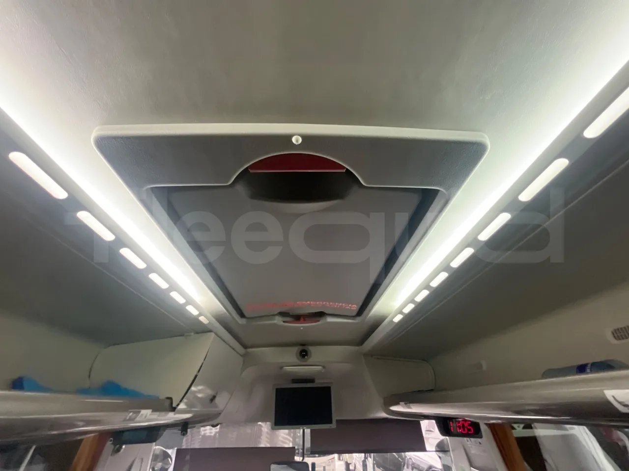 Scania Touring HD 3A8T33A - EUR6 - 331kW - 13.7m - roof hatch 2