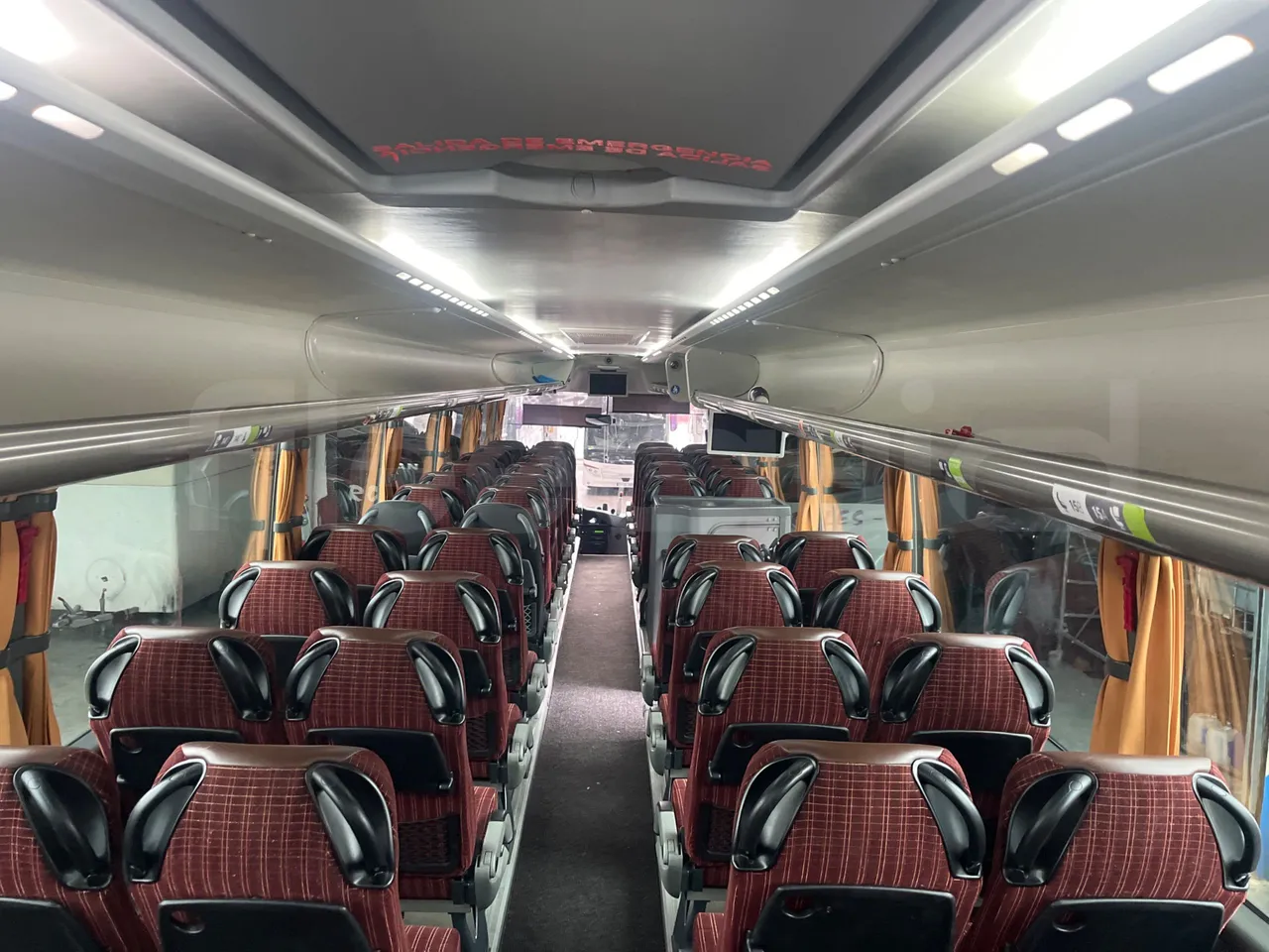 Scania Touring HD 3A8T33A - EUR6 - 331kW - 13.7m - forward view middle aisle