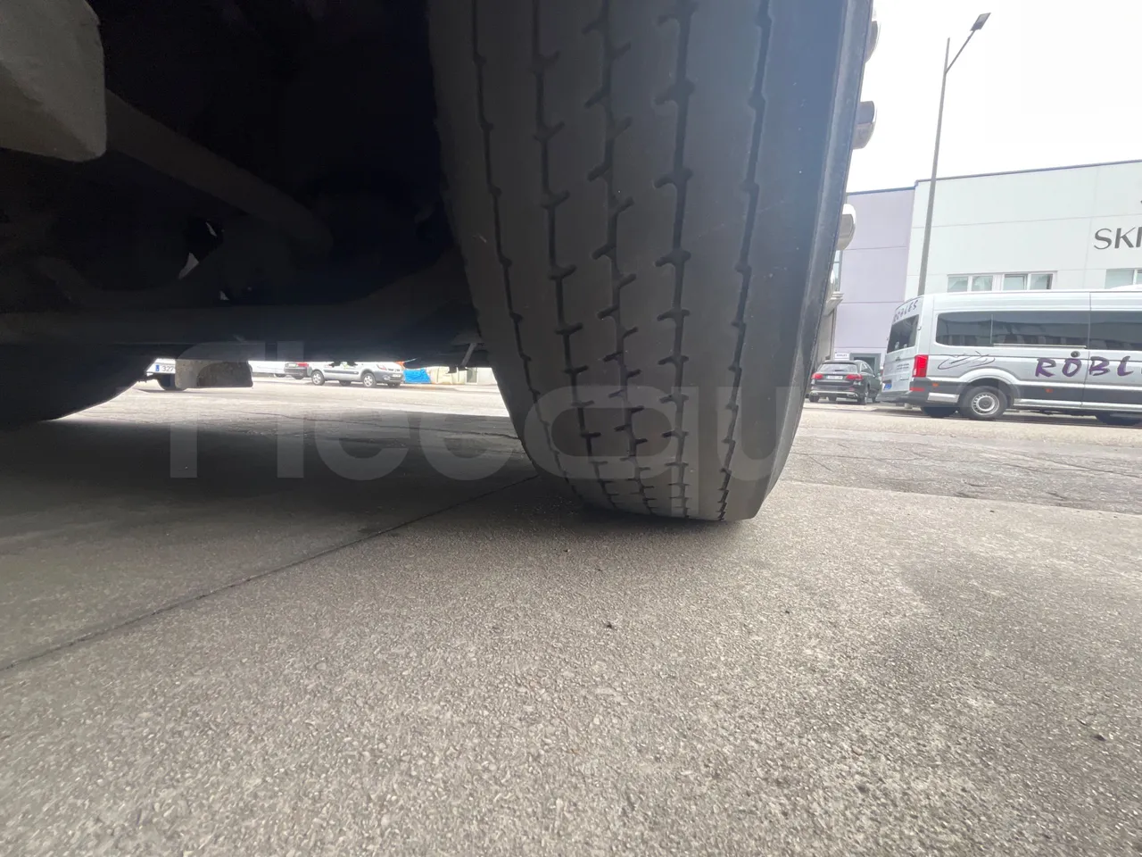 Scania Touring HD 3A8T33A - EUR6 - 331kW - 13.7m - tread condition third axle tires left