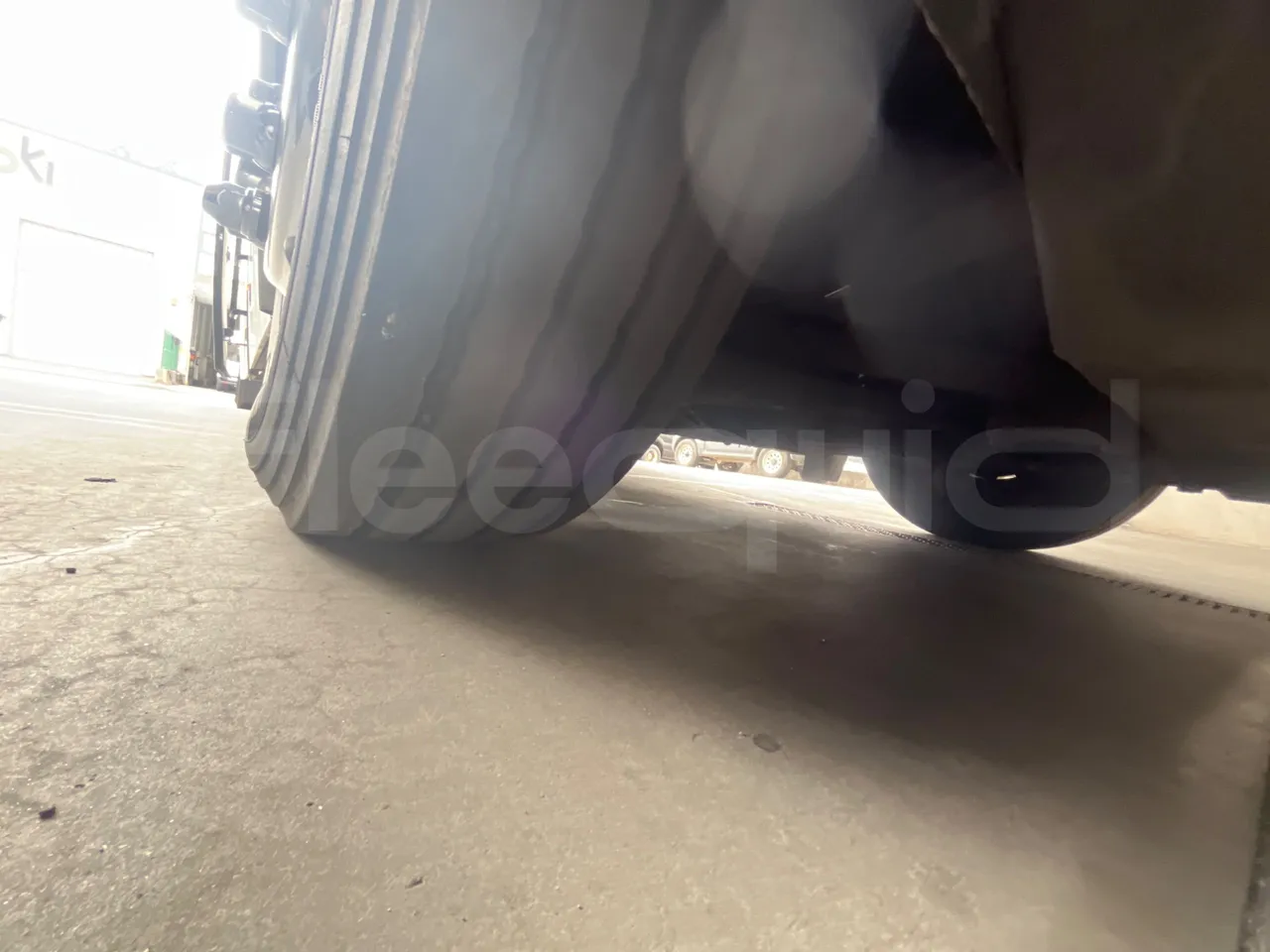 Scania Touring HD 3A8T33A - EUR6 - 331kW - 13.7m - tread condition third axle tires right