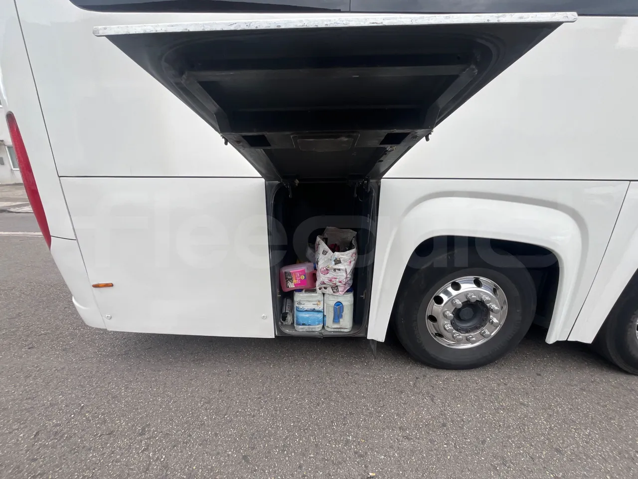 Scania Touring HD 3A8T33A - EUR6 - 331kW - 13.7m - platform open photo