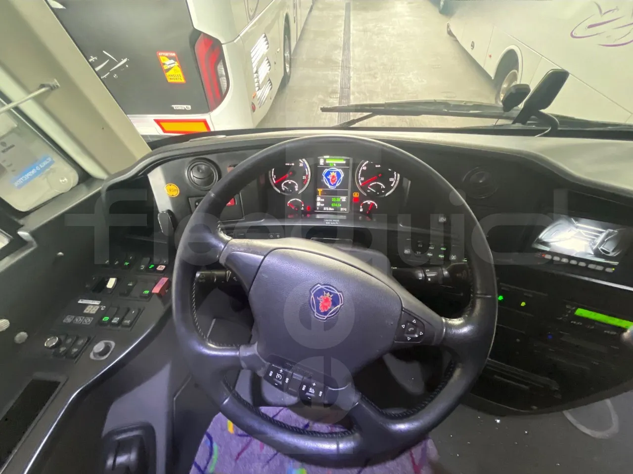 Scania Touring HD 3A8T33A - EUR6 - 331kW - 13.7m - steering wheel photo