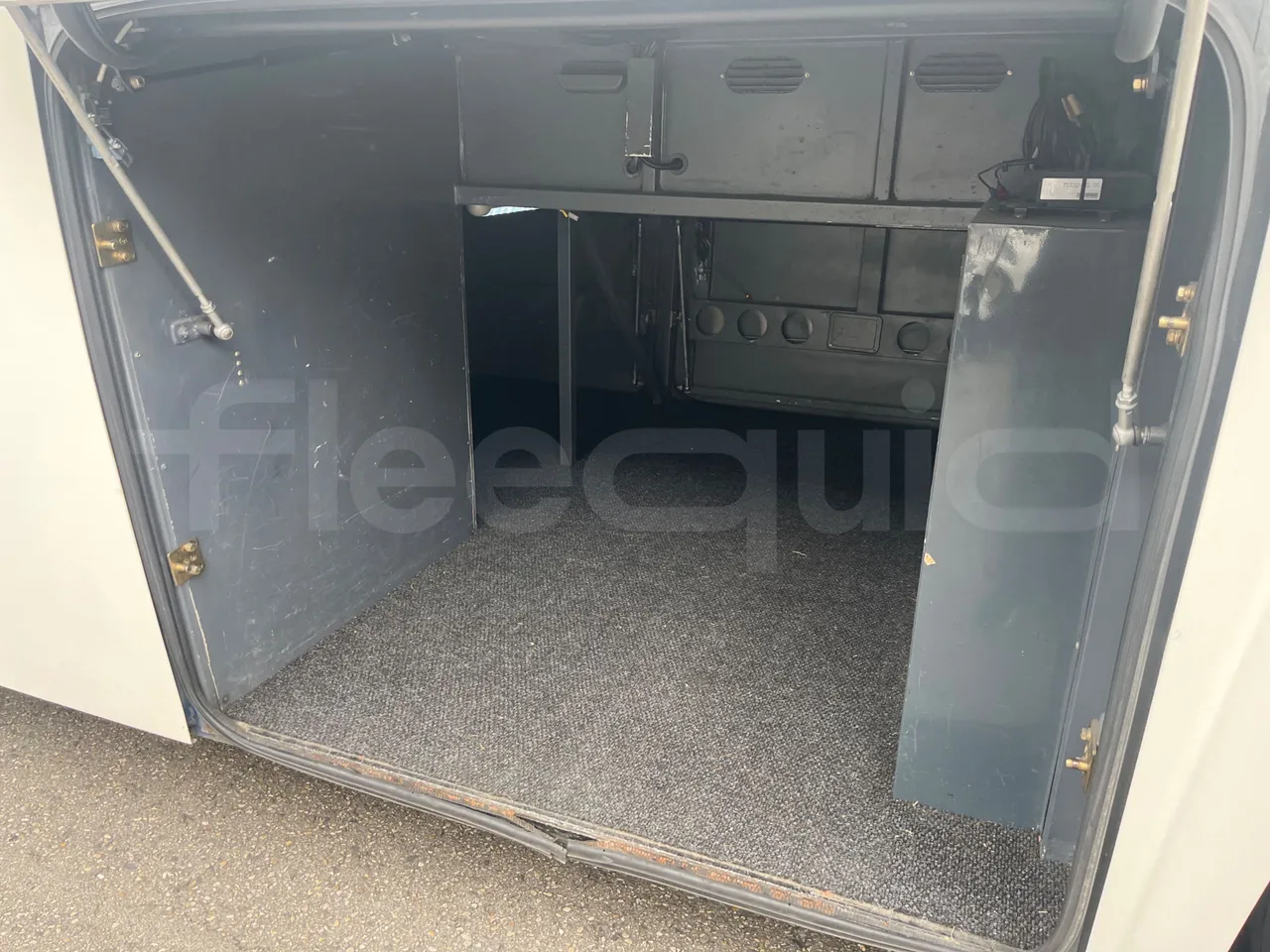 Scania Touring HD 3A8T33A - EUR6 - 331kW - 13.7m - under carpet photo